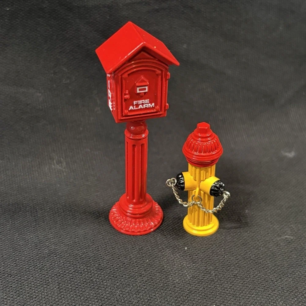Hallmark Kiddie Car Classics‎ Corner Drive-In Accessory Lot 9 Pieces 1997